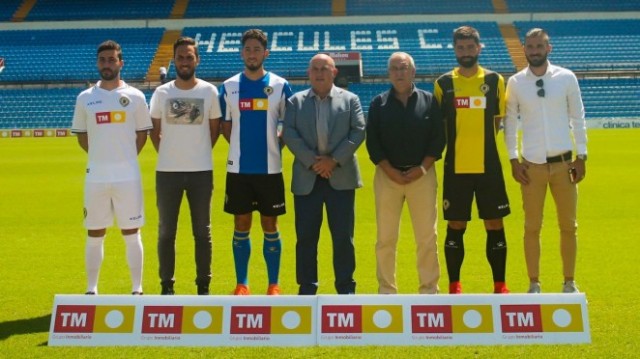 El Hércules llega al ecuador de la pretemporada a falta de rematar su plantilla