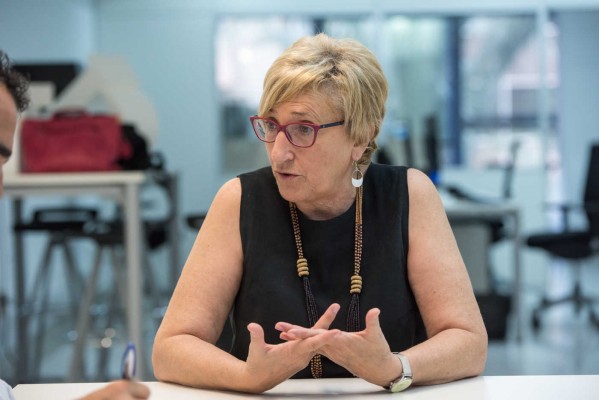 Ana Barceló: 