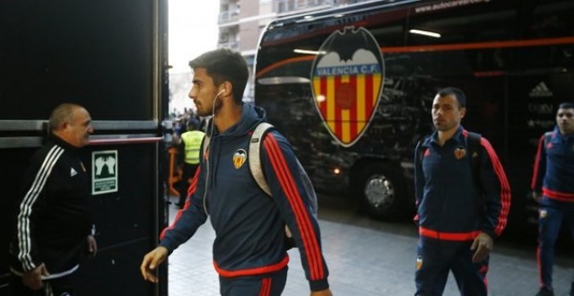 ALINEACIÓN | Neville 'sienta' a Parejo para dar entrada a Enzo Pérez