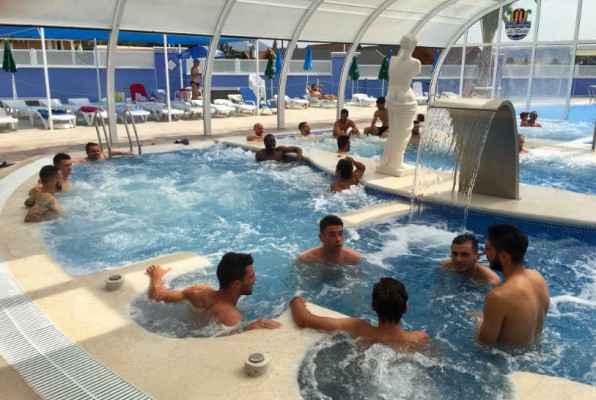 El Elche cambia el entrenamiento por una jornada de recuperación en el balneario


