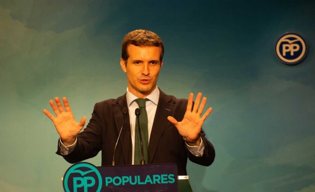 Casado se niega a dimitir pese a que el Supremo investigará su máster
