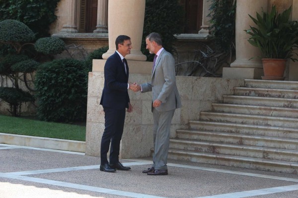 Pedro Sánchez se limita a pedir a Casado que dé explicaciones sobre su máster investigado