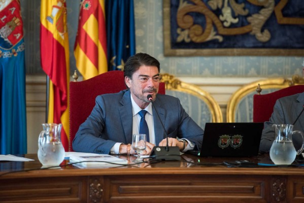 Barcala retoma un documento del PSOE para sacar adelante los planes especiales del centro de Alicante 