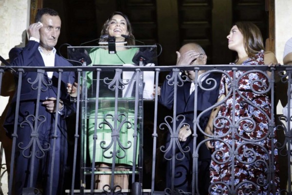Mónica Carrillo rememora el Elche histórico de los Dum Dum y el cine Alcázar en su regreso como pregonera