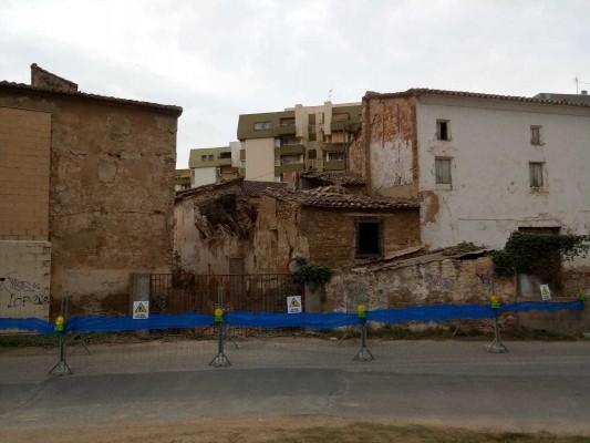 Se derrumba una de las casas de la Alqueria del Moro tras el inicio de las obras de rehabilitación