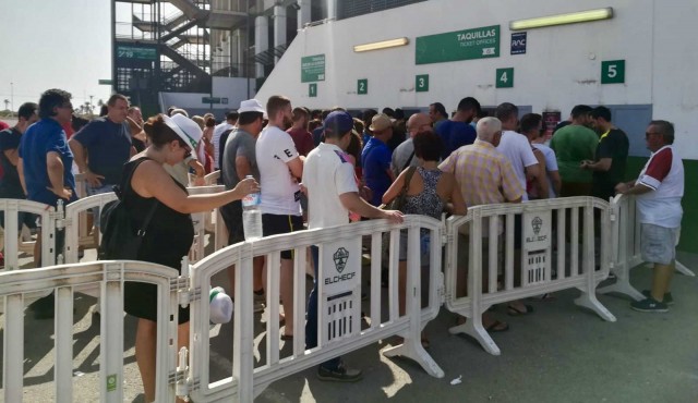 La afición del Elche responde