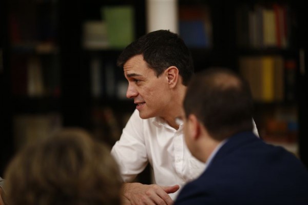 Sánchez avisa a Rajoy de que solo él puede convocar una reunión porque tiene ya más escaños que el PP