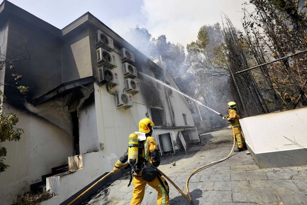 Revisan los accesos para que los evacuados de incendio de Llutxent vuelvan a casa hoy