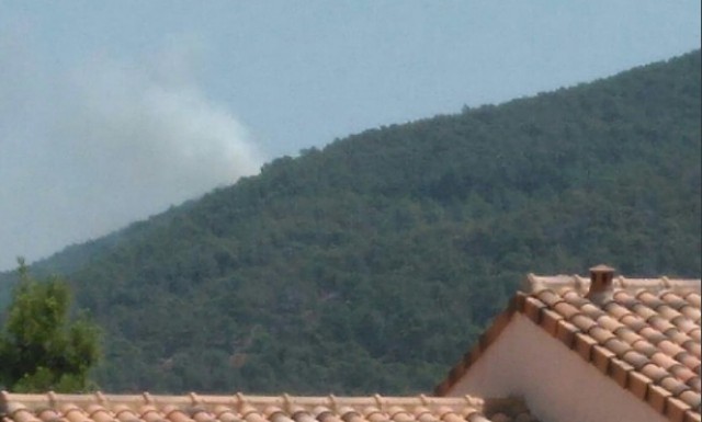 Un incendio forestal en Serra obliga a desplazar efectivos de Llutxent