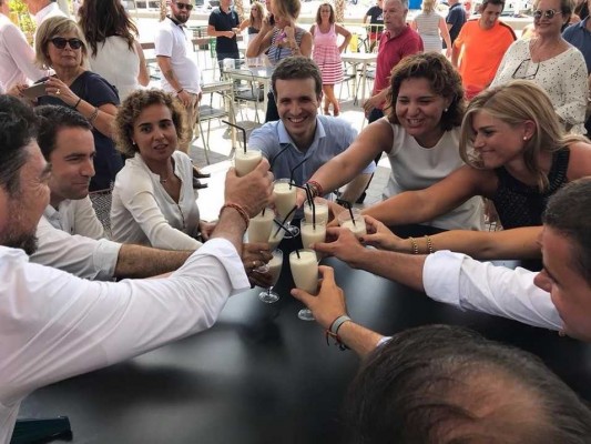 El clan de la horchata crece: Casado se reconcilia con los 'sorayos' del PPCV