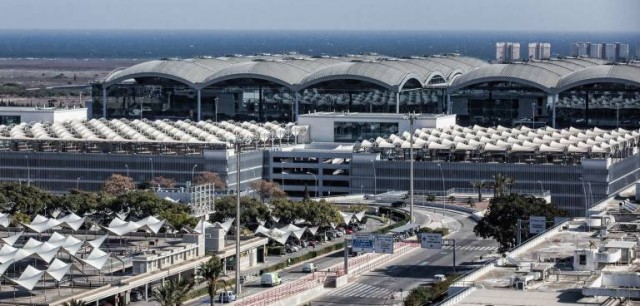 El aeropuerto Alicante-Elche estrena nueva ruta con Viena operada por LEVEL

