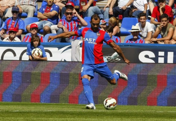 Juanfran supera a Palop y ya es el valenciano más veterano en Primera
