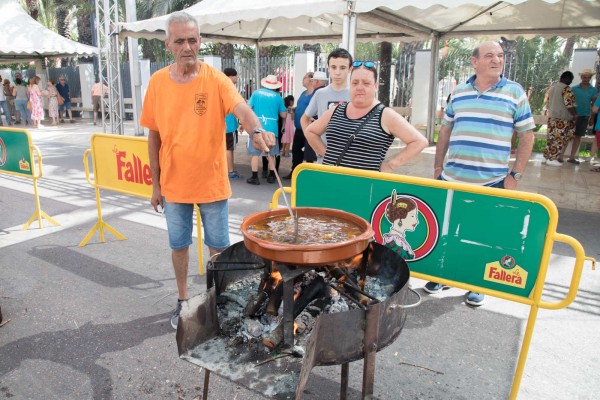 Concurso arroz con costra y costra gigante. Festes d'Elx. (Fotos: PEPE OLIVARES)