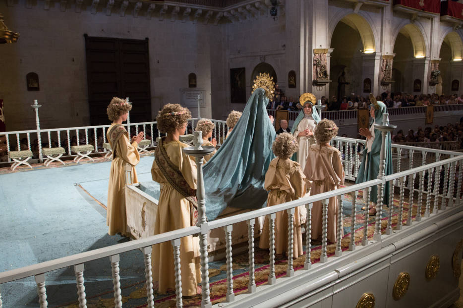 'Animeta', 'recèlica', 'mascareta'... El Misteri d'Elx contará de nuevo con una guía  en valenciano