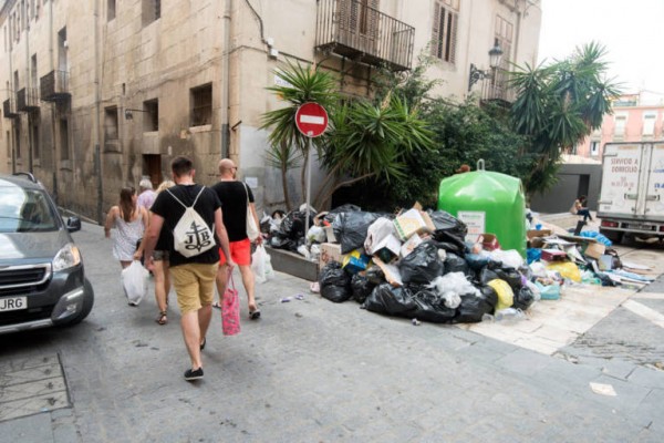 Los vecinos del casco antiguo de Alicante denuncian que las nuevas normas para los pubs son un 