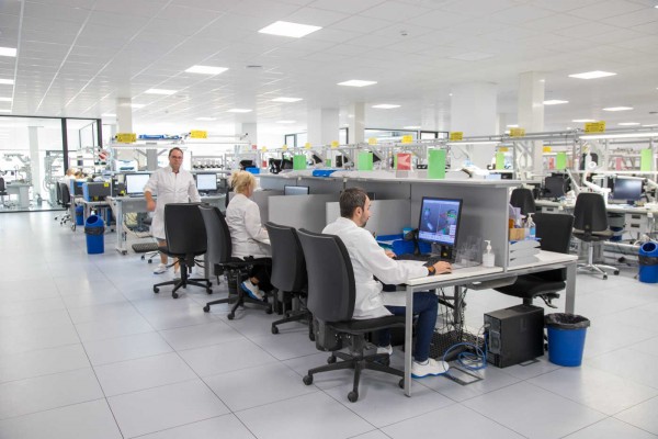 Nuevo centro de producción de Sonova en San Vicente (Fotos: PEPE OLIVARES) 