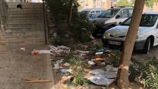 El PSPV de Alicante afea al Gobierno de Luis Barcala que la limpieza no llega a los barrios