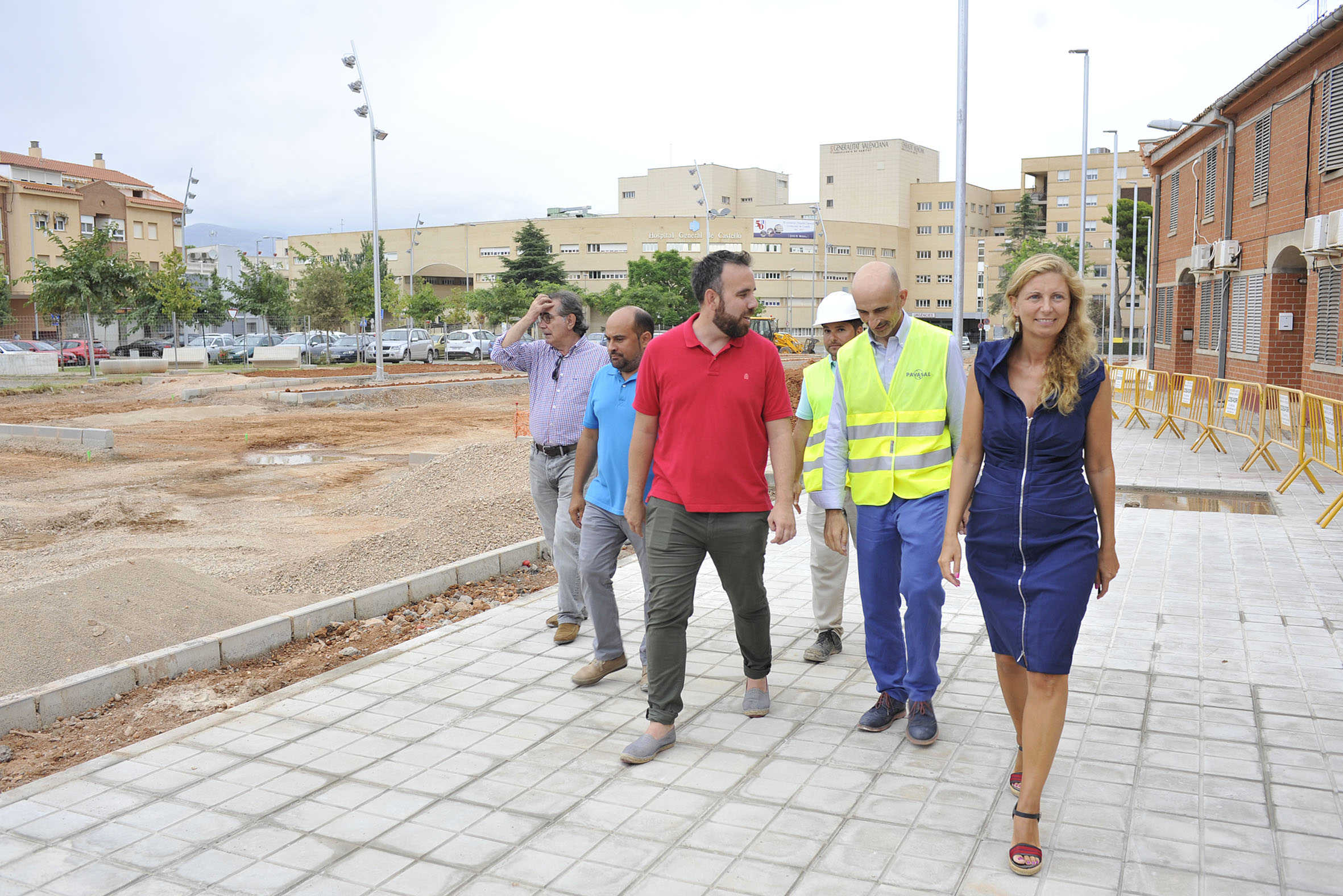 Visita de la alcaldesa Amparo Marco a las obras que se ejecutan frente al Hospital General. - 
