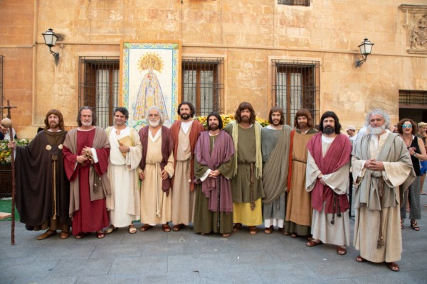 Al Misteri d'Elx se le abren más frentes: Mercado Central, escuela de cantores y la cuestión de la mujer