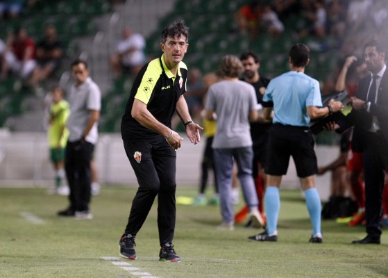 El Elche prepara el debut ante el Granada con cinco bajas

