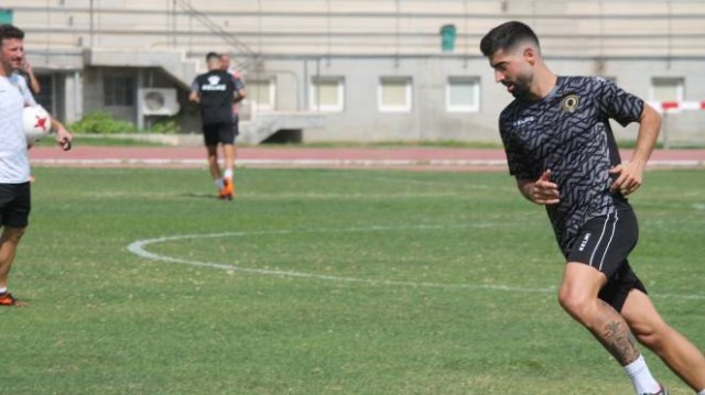 Carlos Martínez: 