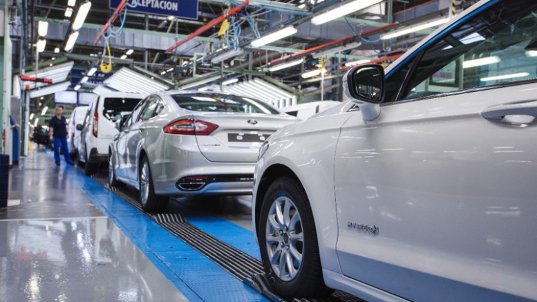 Línea de producción del Ford Mondeo Vignale, en Almussafes - 