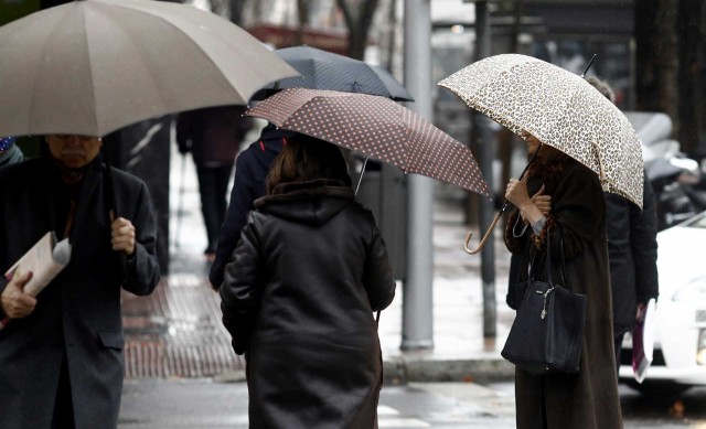 Lluvia, tormentas y bajada de los termómetros ahogan las vacaciones en la provincia de Alicante