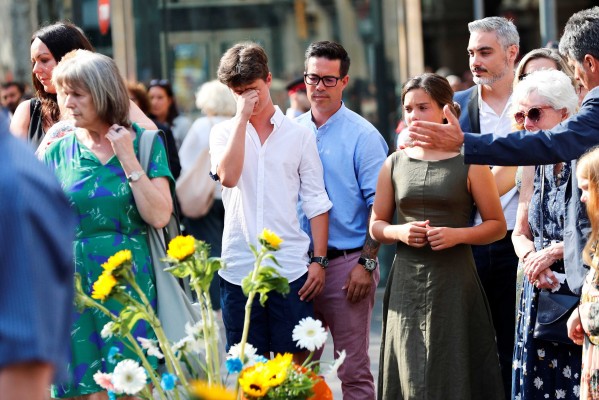 Sencillo y sentido homenaje a las víctimas del atentado de Barcelona y Cambrils