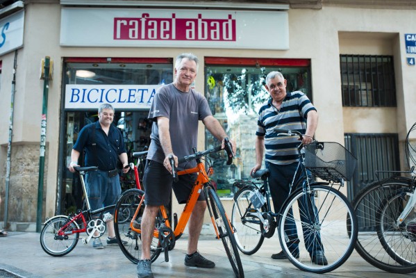 La tienda de bicicletas más antigua de España sigue pedaleando en el corazón de València