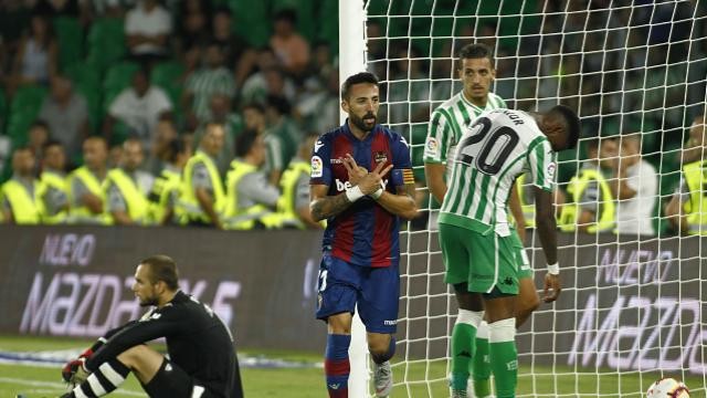 Exhibición y segundo doblete de Morales en Primera División