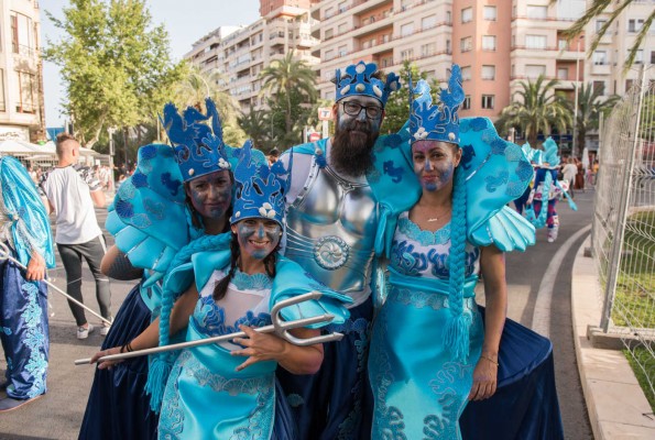 Desfile del Ninot de les Fogueres 2019 (Fotos: RAFA MOLINA)