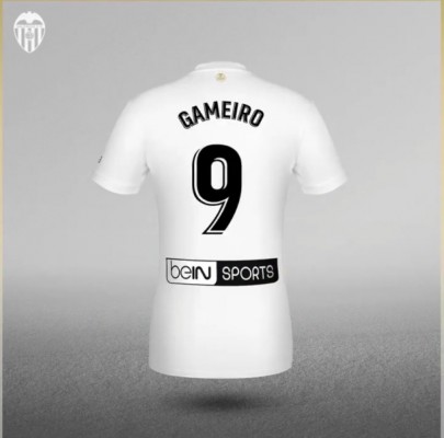 El Valencia da a conocer la lista de dorsales con el '9' para Gameiro y sin el '7' de Guedes