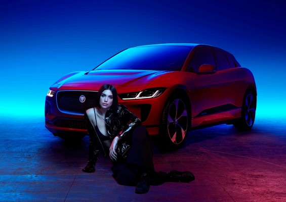 Dua Lipa se une a Jaguar con una innovadora colaboración de música y tecnología