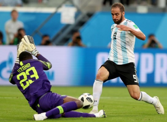 Francis Uzoho, competencia para José Juan con permiso de la LFP