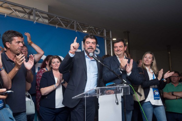La noche electoral del 26M en Alicante (Fotos: RAFA MOLINA)