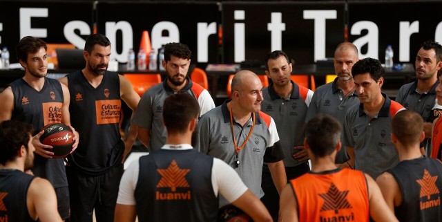 Ponsarnau: “Lo primero es recordar a los jugadores sus virtudes para sumarlas y empezar a ser equipo”