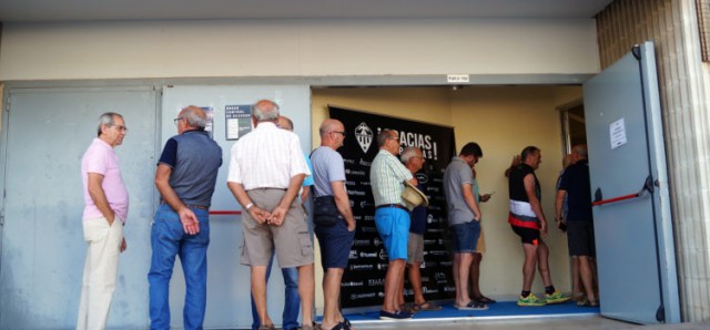 El Castellón sitúa en 14.000 el número máximos de abonados para esta campaña

