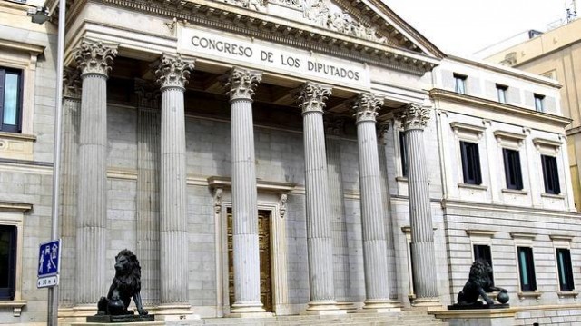 Podemos y Compromís piden quitar 