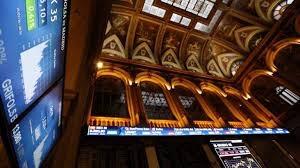 Siguen los descensos en bolsa a media sesión, con el Ibex rondando el 8.700