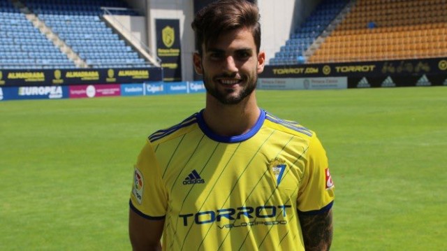 El Cádiz cede a Eneko al Atlético Levante