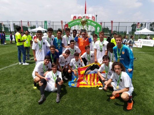 El Cadete Fundación del Valencia gana el torneo Mediterranean Champions en China