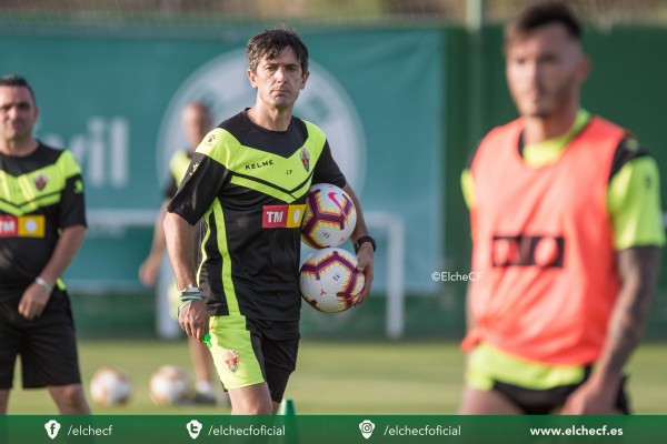 El Elche cederá a Claudio Medina y le abre la puerta de salida a Jony Ñíguez