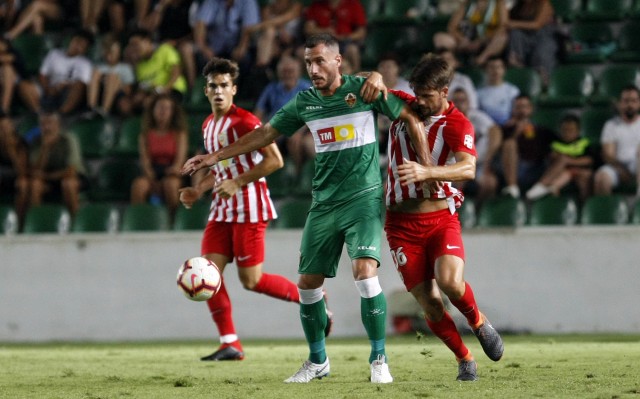 El Elche cederá a Claudio Medina y le abre la puerta de salida a Jony Ñíguez

