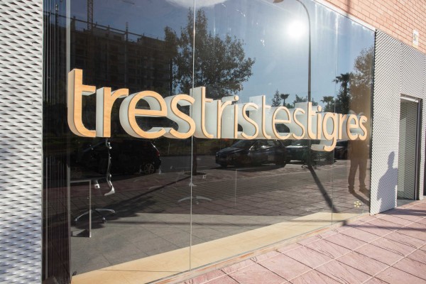 Inauguración de la agencia Tres Tristes Tigres (fotos PEPE OLIVARES)