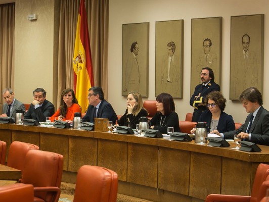 La Diputación Permanente del Congreso decidirá el lunes si fuerza la comparecencia de Sánchez y 12 ministros