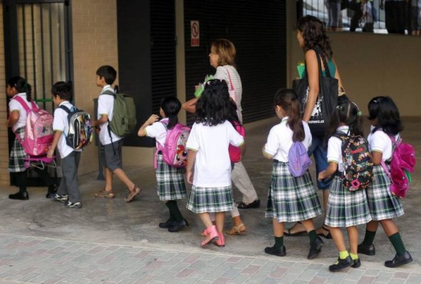 La vuelta al cole cuesta entre 218 y 1.894 euros, según si el centro es público o privado