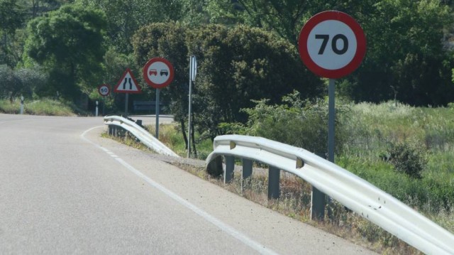 Ciudadanos propone cambiar los guardarraíles tradicionales por rodillos de neumáticos