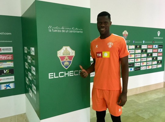 Francis Uzoho pasa reconocimiento médico y mañana se incorpora al grupo

