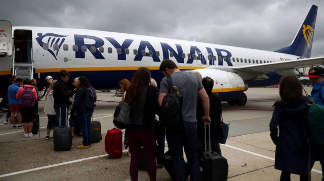 La Unión de Consumidores denuncia a Ryanair por el cobro 