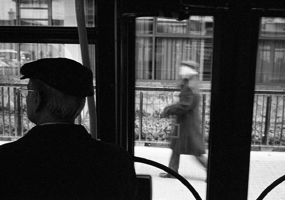 Contar València desde un autobús: 'Vidas circulares' fotografía la ciudad a lomos de la EMT